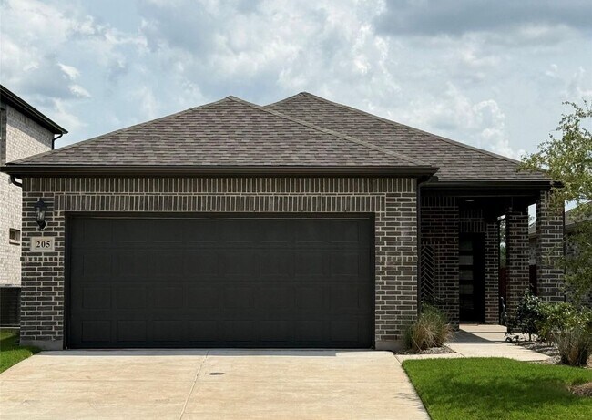 Photo - 205 Greenbriar Dr