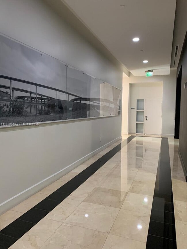 Photo - 350 NE 24th St Unidad 609