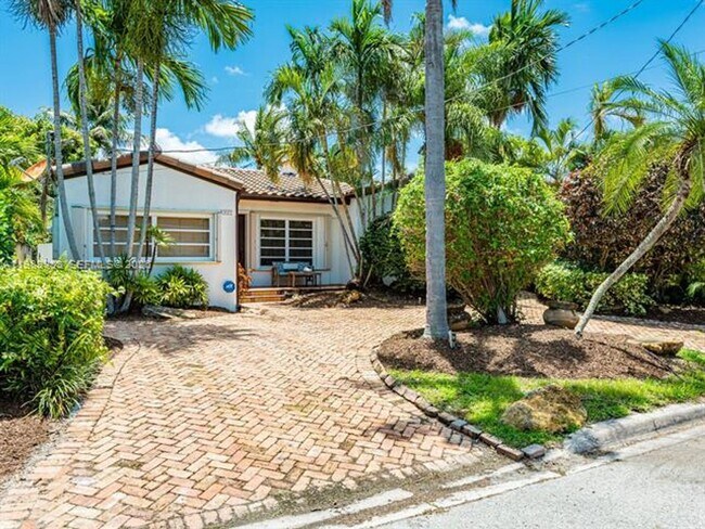 Photo - 8927 Hawthorne Ave