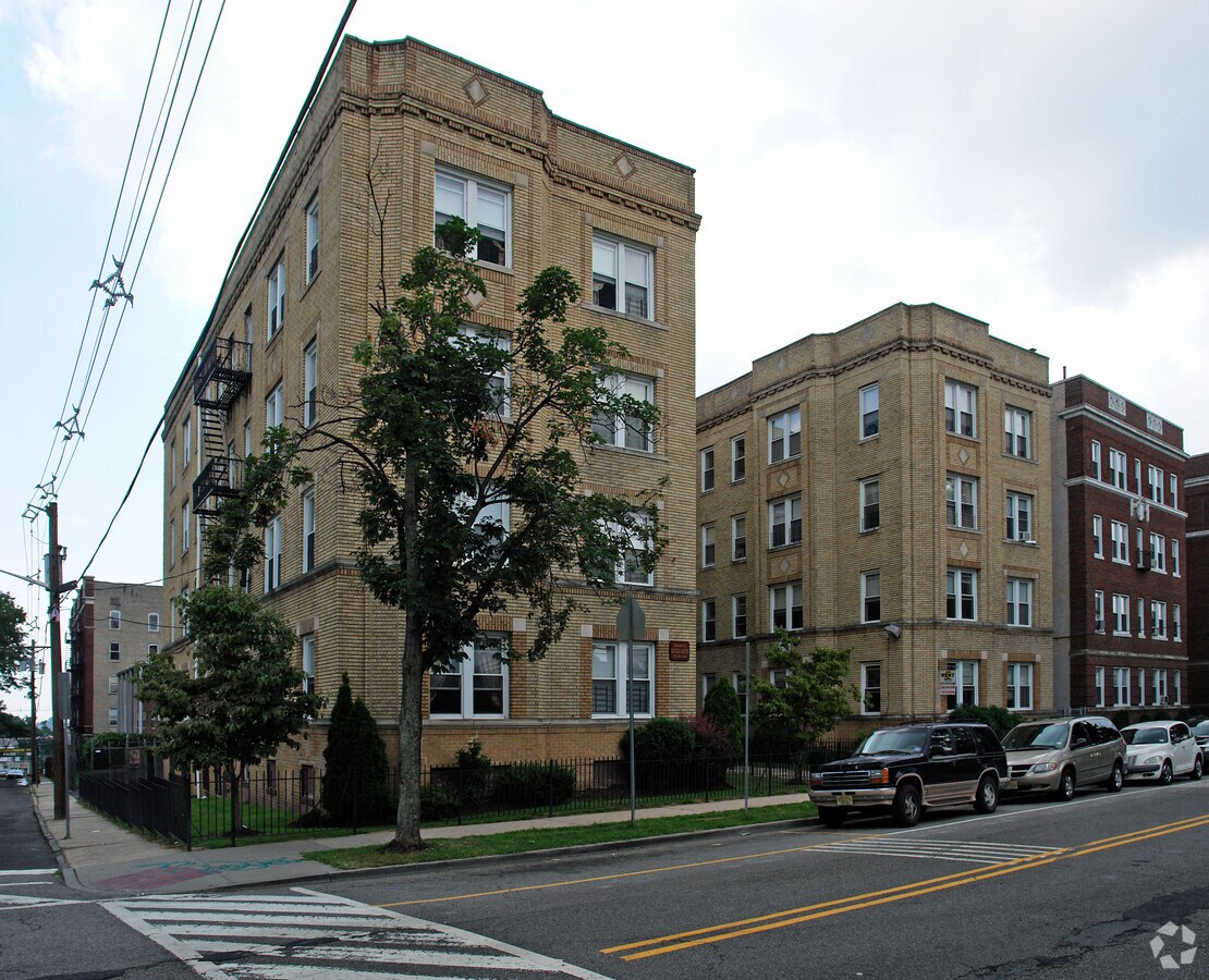 Photo - 383-389 Clifton Ave Apartments