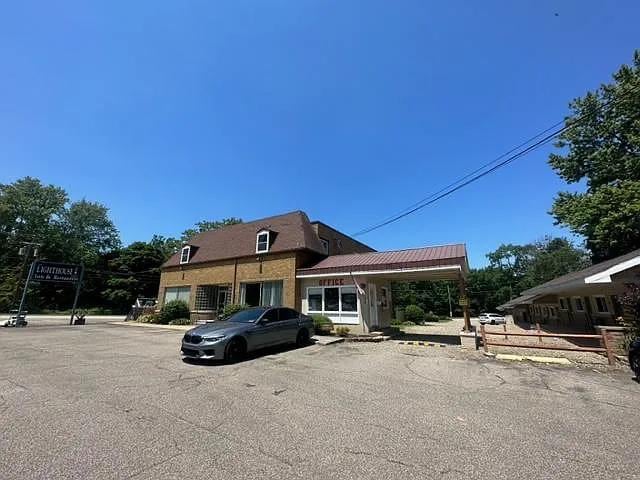Building Photo - 3704 E Lake Rd Rental