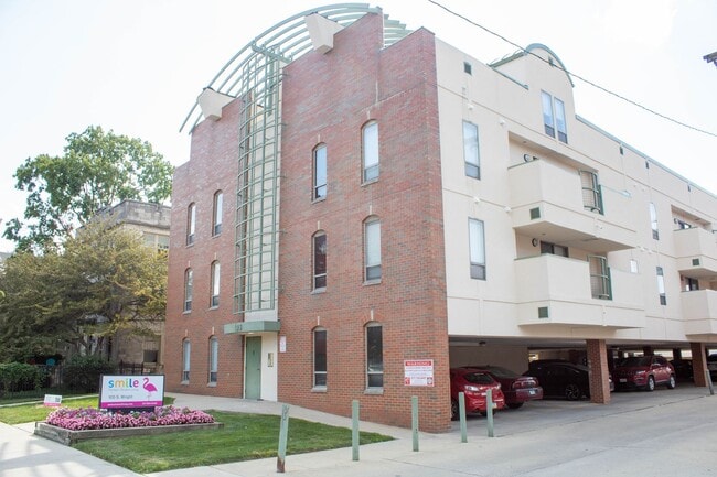 105 S Wright