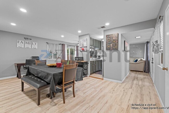 Photo - 325 Falcon Dr