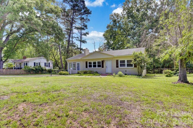 Photo - 121 Marshdale Ave SW