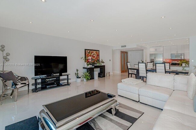 Photo - 2301 Collins Ave Unidad 1210