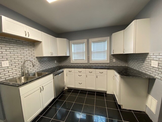 Photo - 2411 E Genesee St