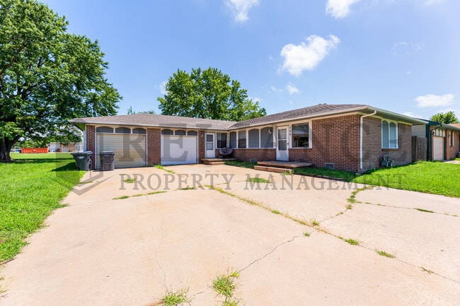 Photo - 306 S Twin Pines Ave