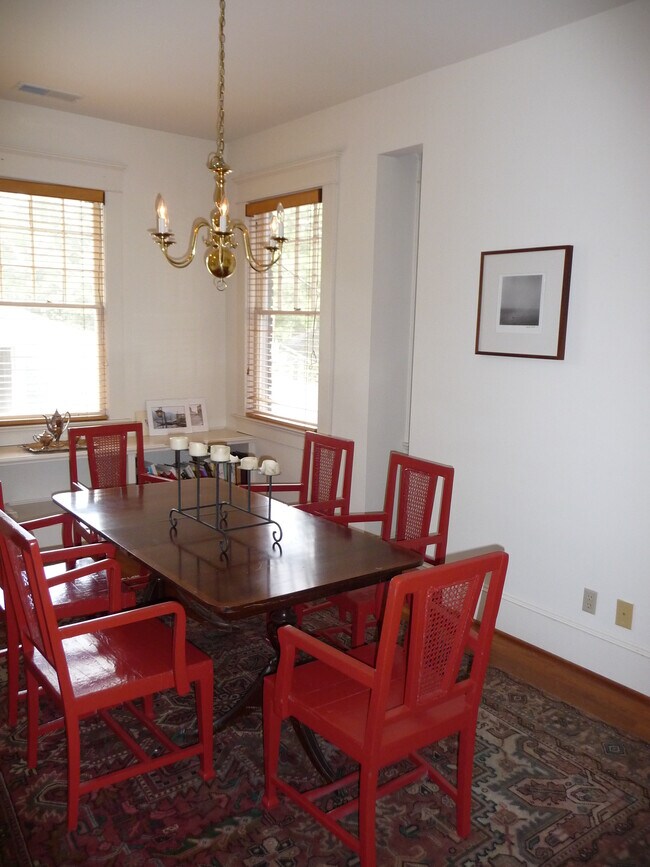 Dining Area - 18 Avery Dr NE Unit Apartment #4