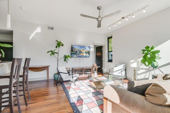 Photo - 1320 Robert Browning St Unidad 109