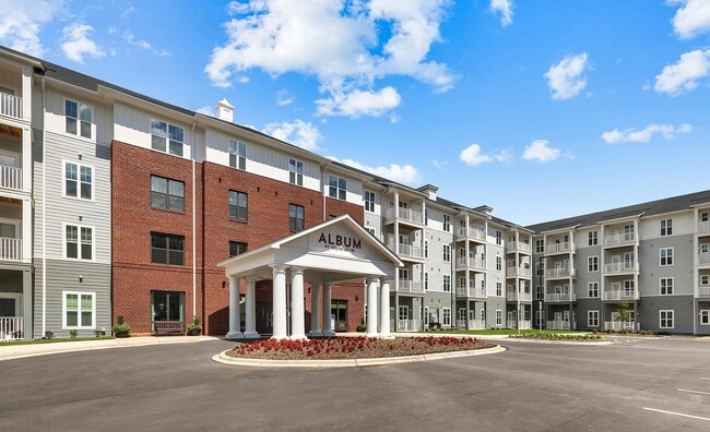 Álbum Matthews - Exterior del edificio 2 - Album Matthews 55+ Active Adult Apartments