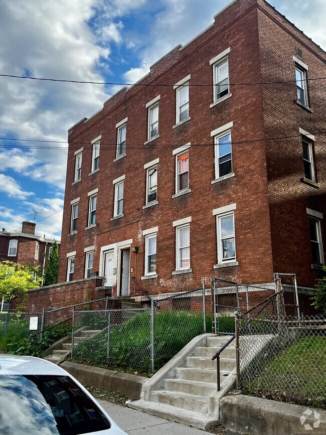 Building Photo - 143 Putnam St Unit 2S Rental
