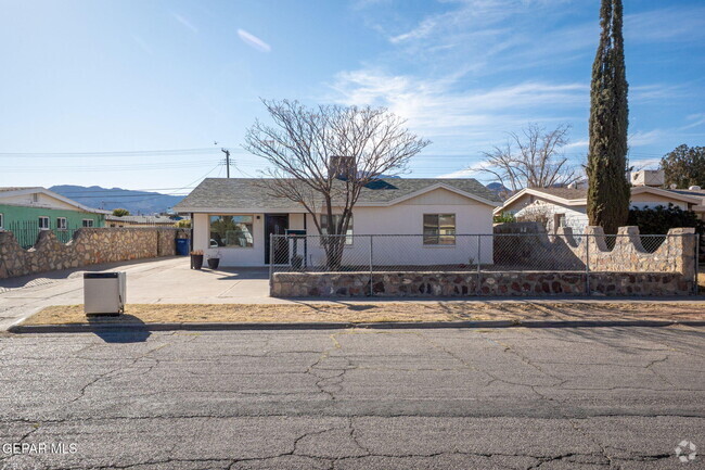 Building Photo - 8815 Mt Shasta Dr Rental