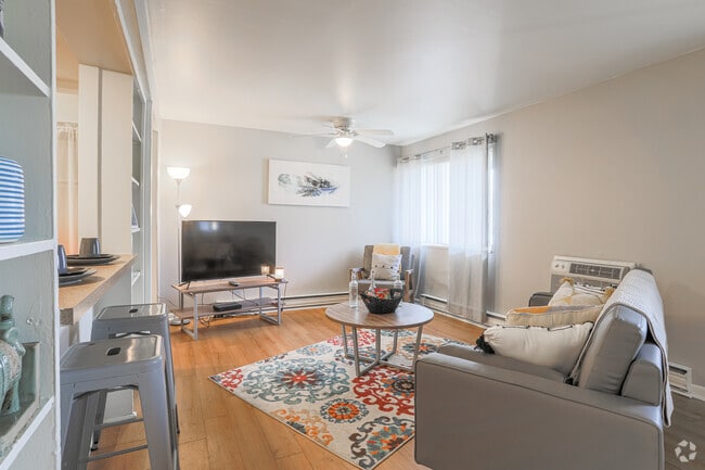 2 BR, 1 BA - Living Room