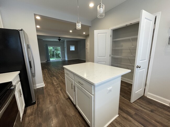 Photo - 1178 Commonwealth Cir