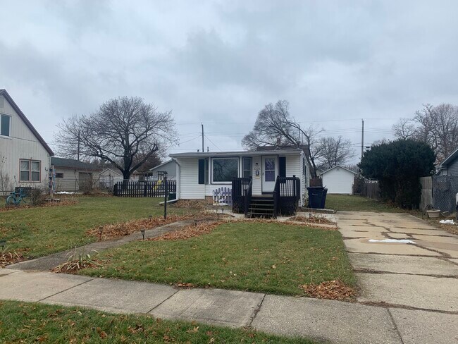 Photo - 1308 Myra Ave House