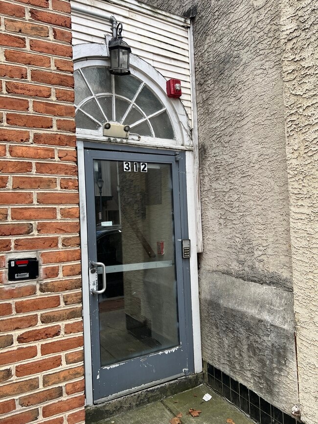 Photo - 310 W Main St Unidad 3