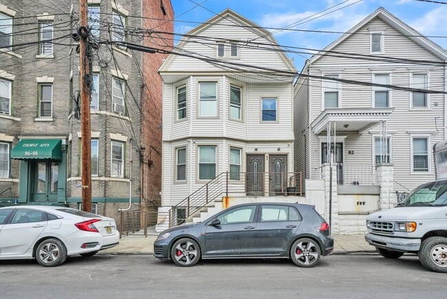 Building Photo - 84 Neptune Ave Unit 1b