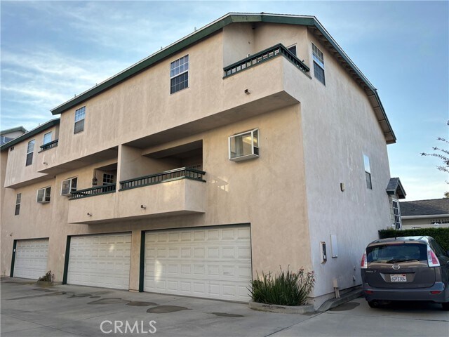 Photo - 10637 Walnut St