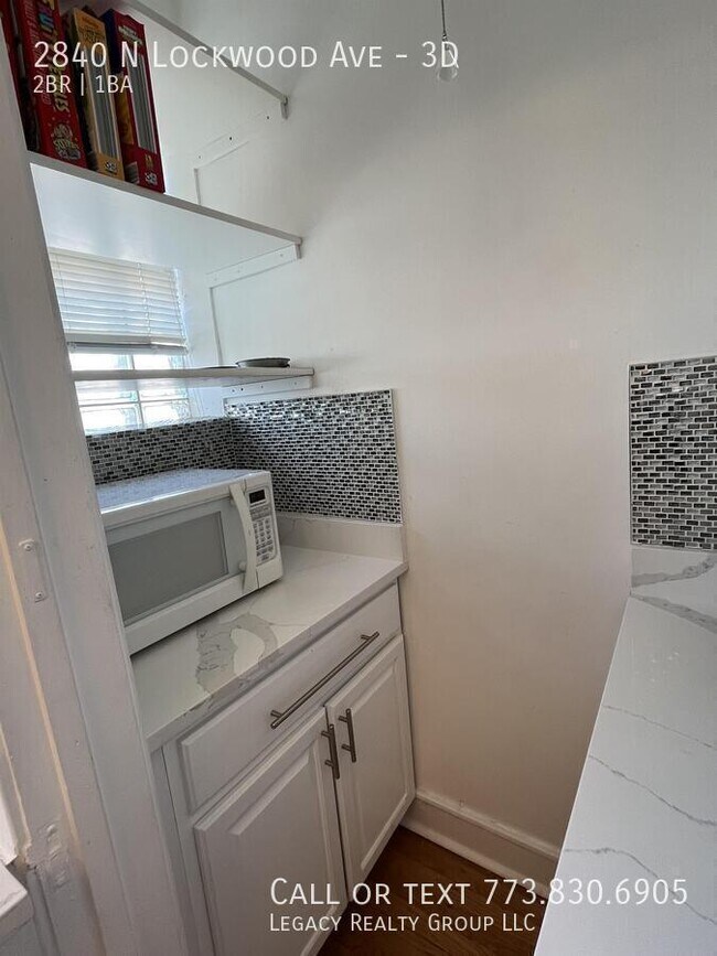 Photo - 2840 N Lockwood Ave Unidad 3D