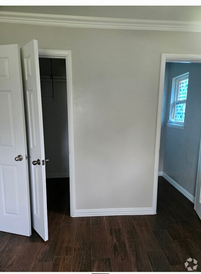 Building Photo - 1628 Gill St Rental