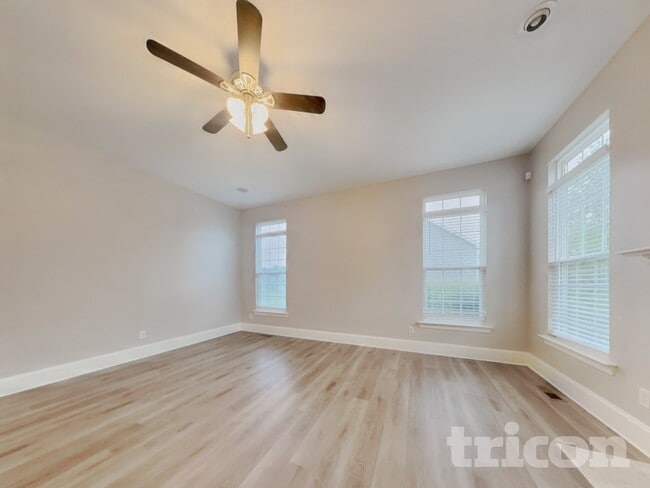 Photo - 108 N Honey Locust Dr