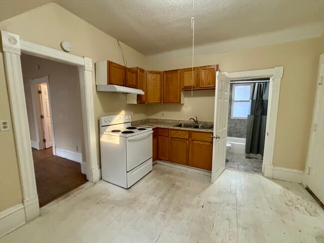 Building Photo - 320 Augusta Ave Unit 2 Rental