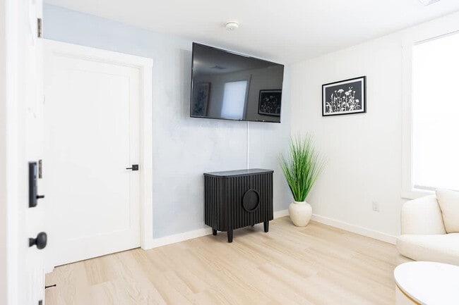 Building Photo - 42 White St Pl Rental