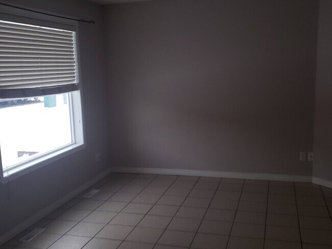 Photo - 10150-10150 121 Ave