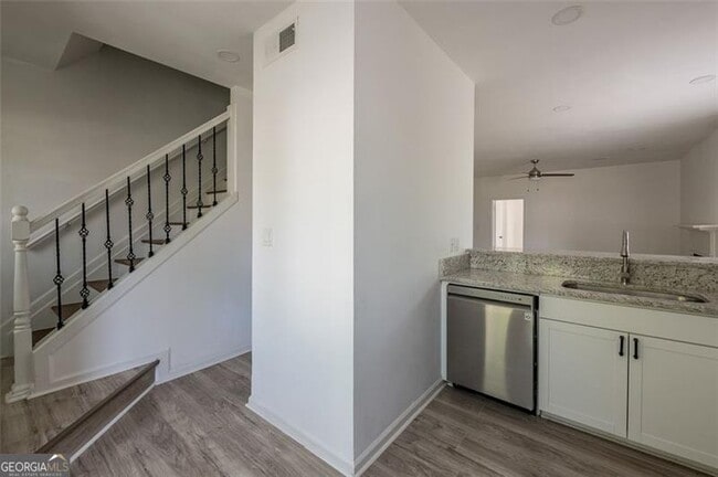 Photo - 348 Lakeridge Ct