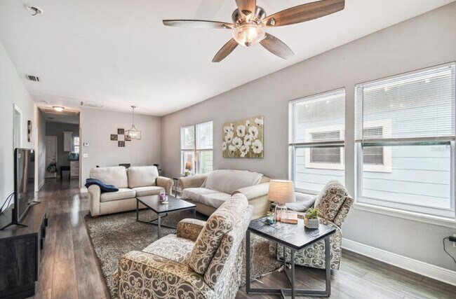 Photo - 2334 W Spruce St