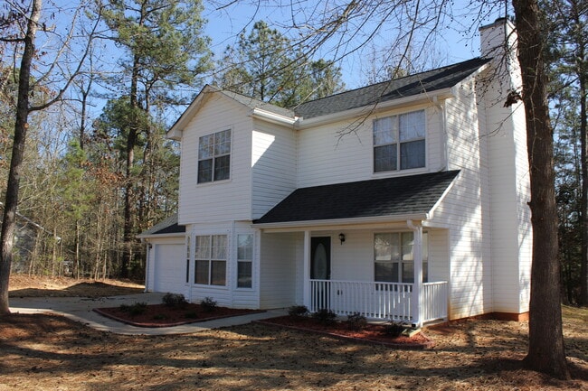 Building Photo - Beautiful 3 Bed, 2 Bath in Sought Out Area Rental