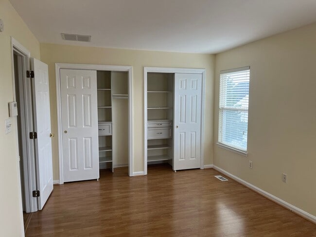 Photo - End Unit Townhouse In Centreville