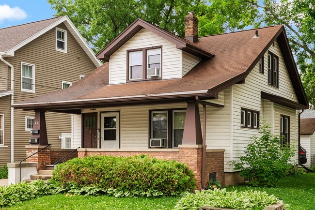 Front of House - 21 Farwell St