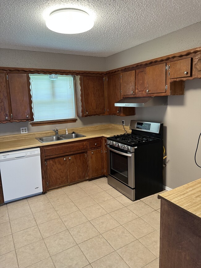 Photo - 620 N Janeway Ave