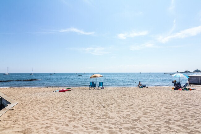 Photo - 116 Overshore Dr E