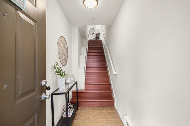 Spacious 2-Bed, 2-Bath Townhome Near Lynnw... - Spacious 2-Bed, 2-Bath Townhome Near Lynnw...