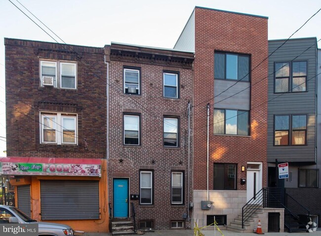 Building Photo - 2220 N Howard St Rental
