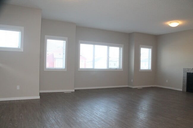 Photo - 3940 Claxton Loop SW
