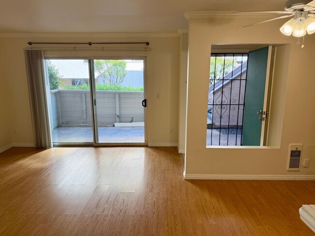 Photo - 3266 Ashford St