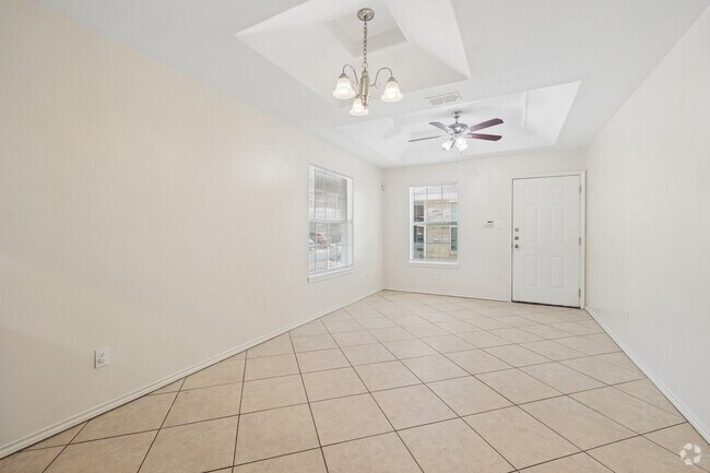 2BR, 2BA - 900SF - Living Room/Dining Room
