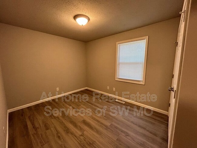 Photo - 900 S Crutcher Ave Unit Apt #5