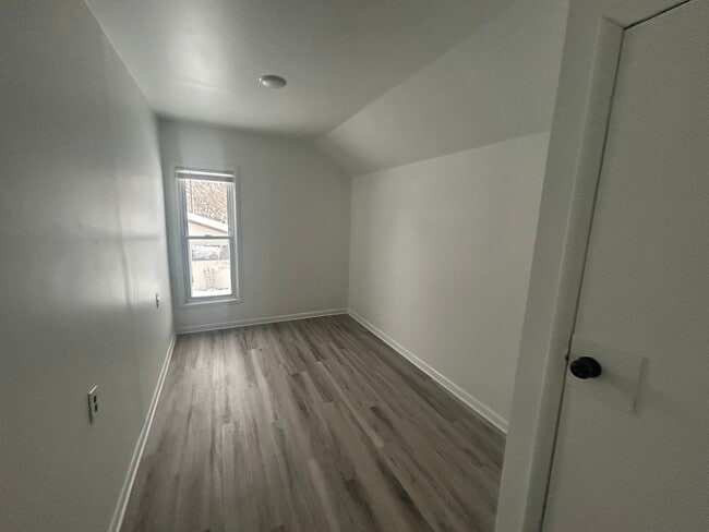 Photo - 421 W Bond St