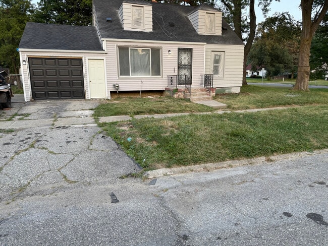 Building Photo - 3102 Trumbull Ave Rental