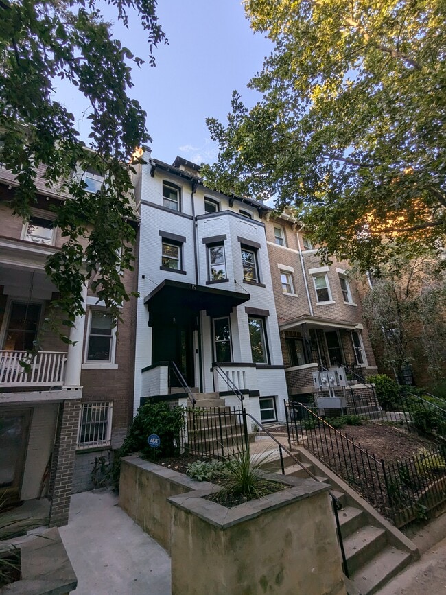 Building Photo - 1119 Columbia Rd NW Unit 1 Rental