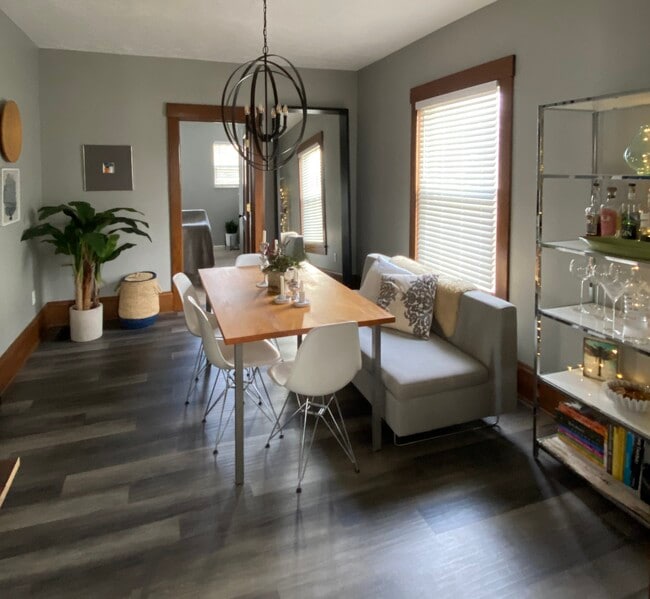 Photo - 239 Bachtel St SE