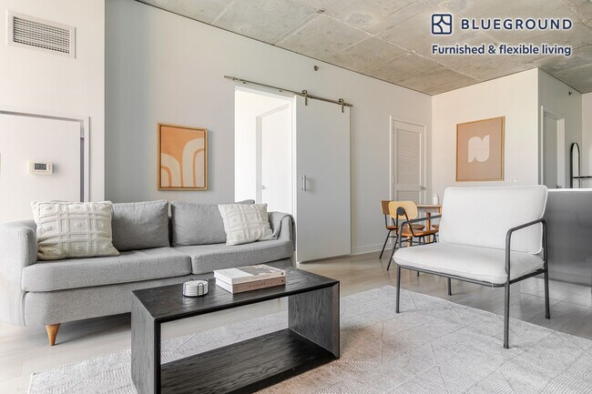 Photo - 311 W Illinois St Unit FL6-ID1247