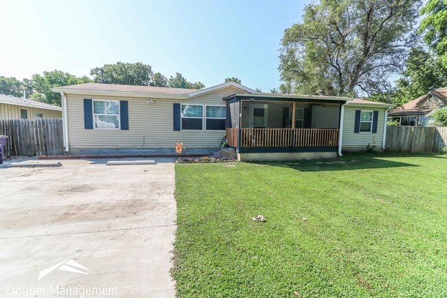 Building Photo - Awesome 3 bedroom 2 bathroom home located in OGDEN KS!