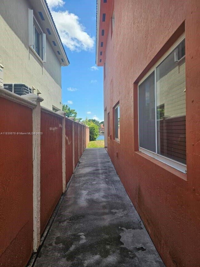 Photo - 16600 SW 45th St Apartamento Unidad 1