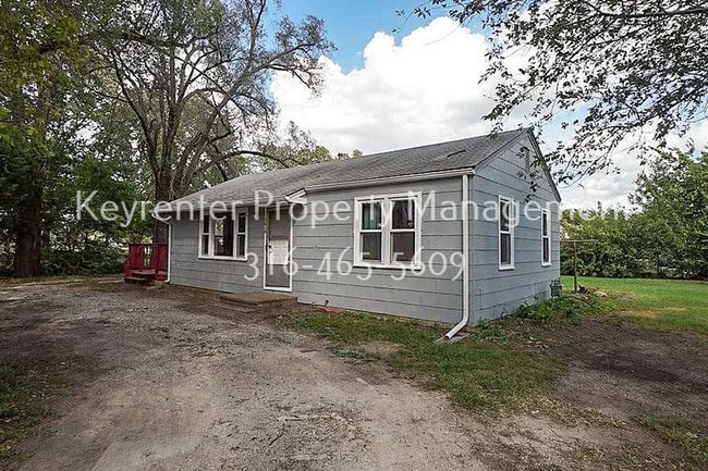 Photo - Cute 2 bedroom house on large lot with easy highway access!