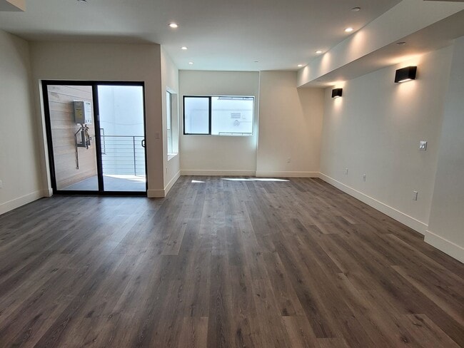 Photo - 862 Moraga Dr Unit 205